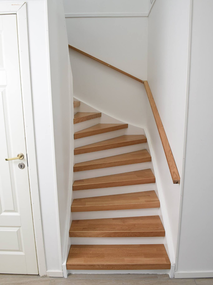 trappa med trappräcke